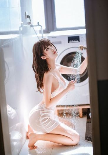 湖中女人